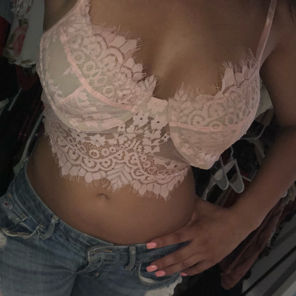Adorable pink laced crop top